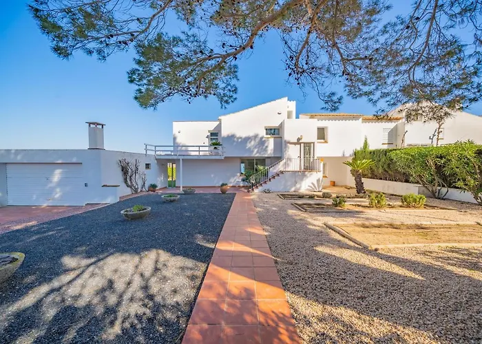 فيلة Mireia L' Escala